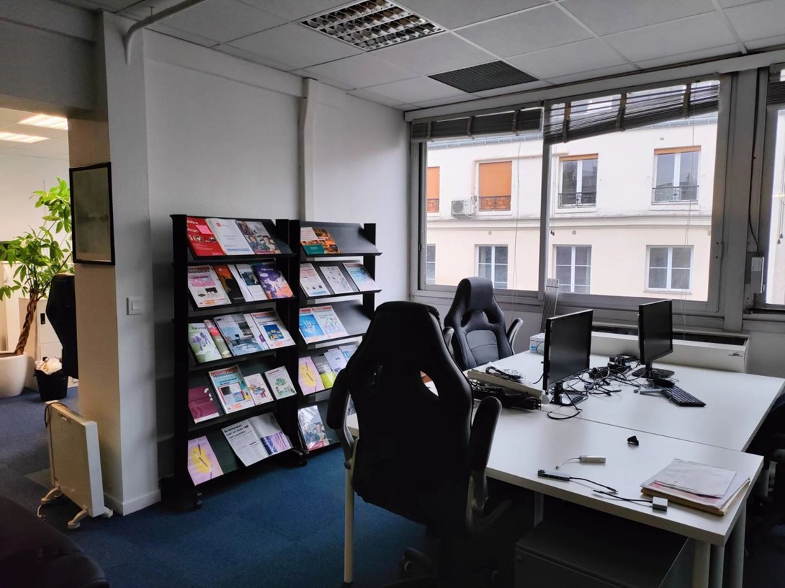 Local commercial 97m² - Paris 10