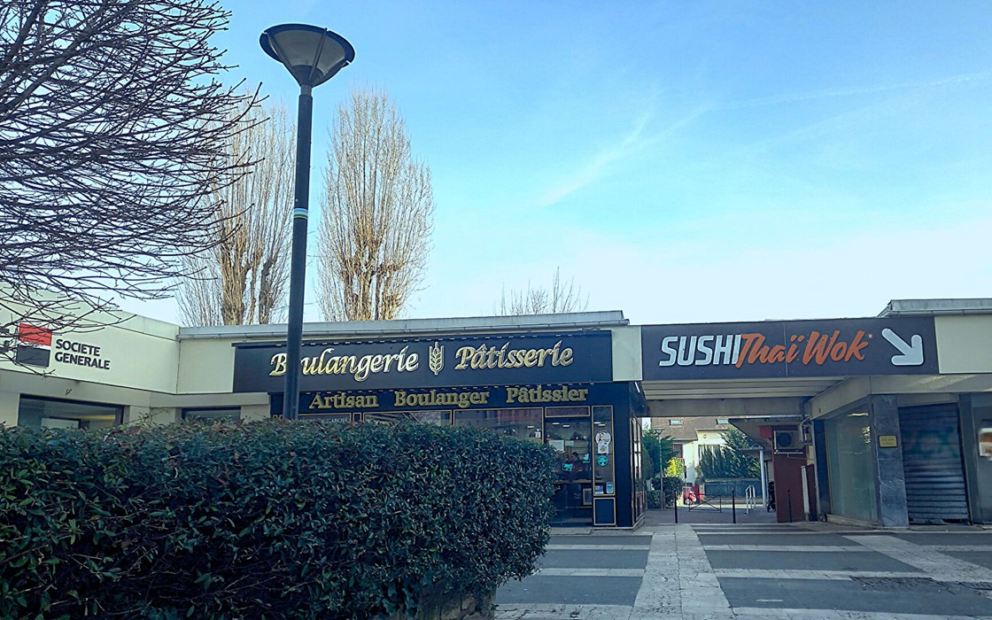 Deuil La Barre- Marché Mortefontaine - Murs de restaurant occupé