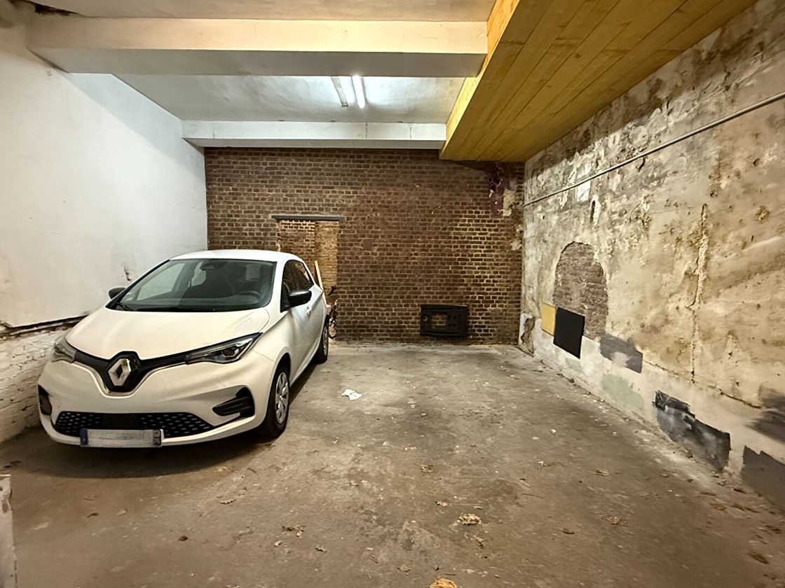 Garage deux voitures avec atelier et cave - ROUEN RIVE DROITE -